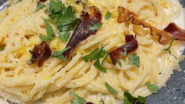 クリスピー生ハムとレモンのクリームパスタ の作り方 1