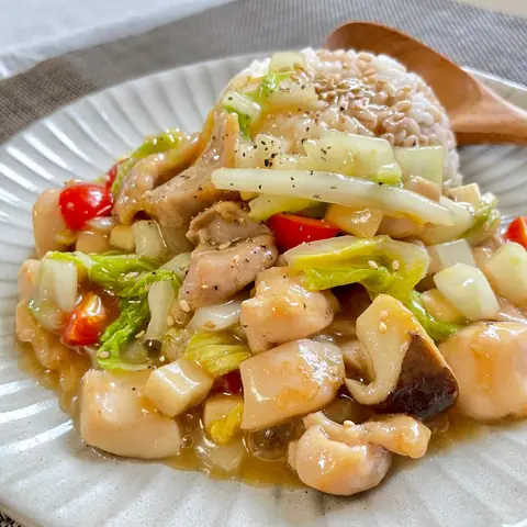 柔らか鶏肉と白菜のあんかけご飯｜下味の片栗粉でしっとり仕上げる15分レシピ