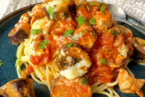 ナスと豚ロースのチーズたっぷりトマトパスタ